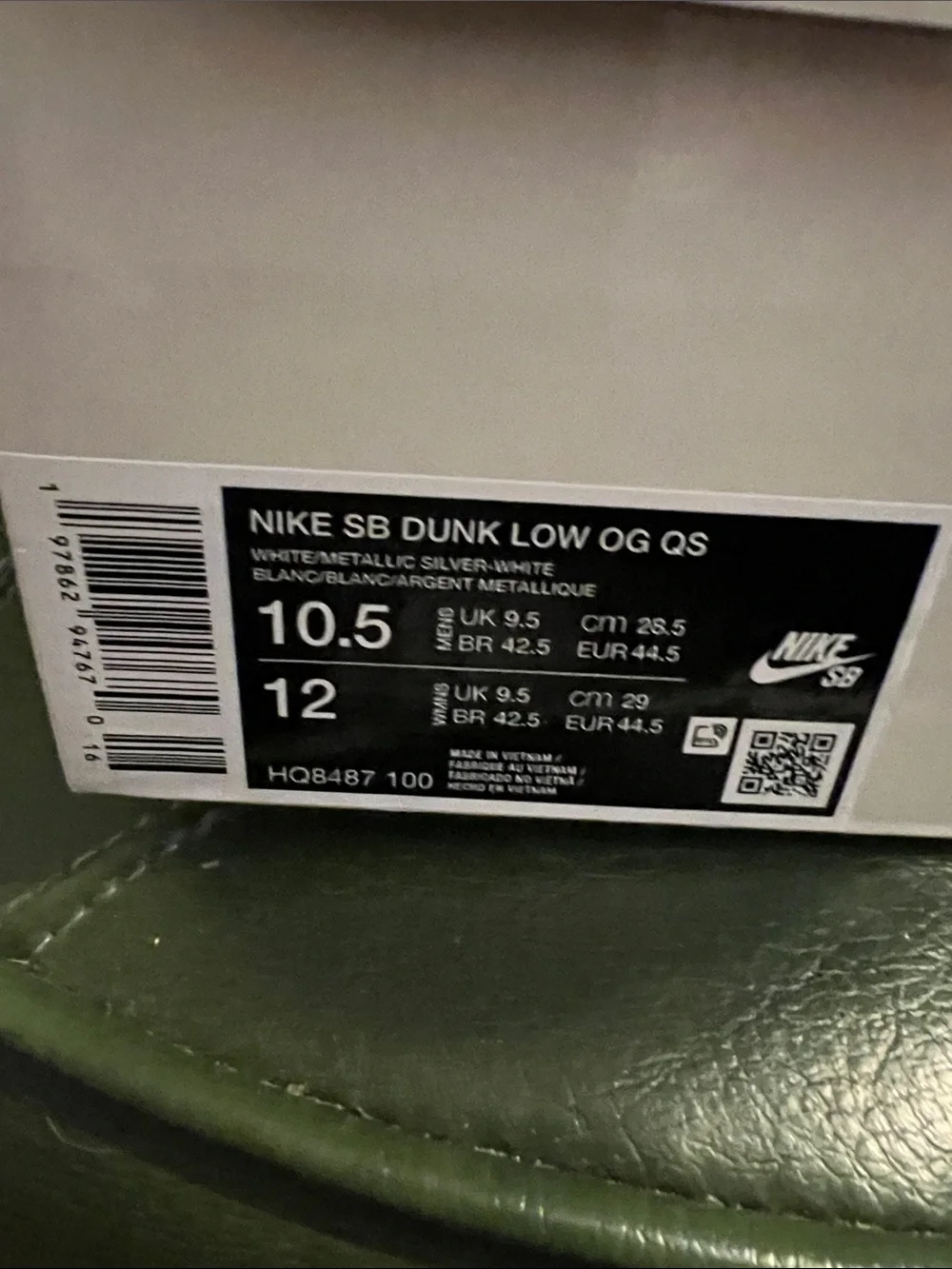 NIKE SB DUNK LOW SUPREME 94 WHITE METALLIC SILVER SIZE 10.5